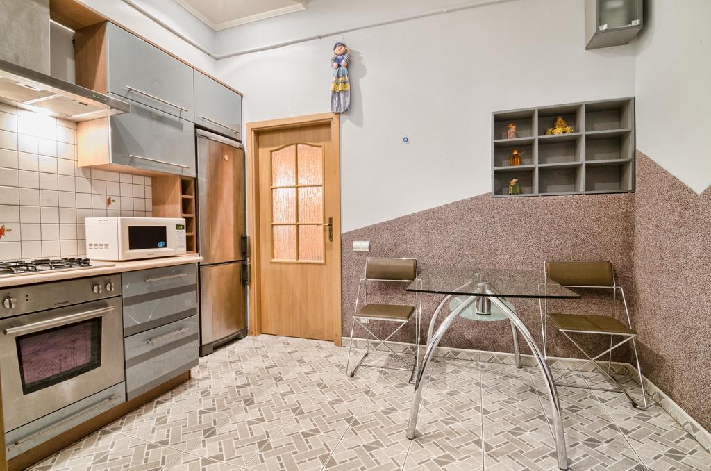 Apartamenty Lesi Ukrainky 17 Lviv Oda fotoğraf