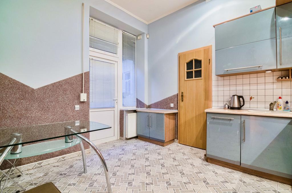 Apartamenty Lesi Ukrainky 17 Lviv Oda fotoğraf