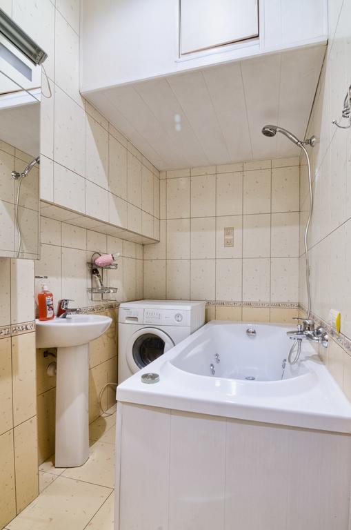 Apartamenty Lesi Ukrainky 17 Lviv Dış mekan fotoğraf